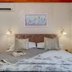 Diva 2,Stylish Old Town Studio Apartment Near Beach